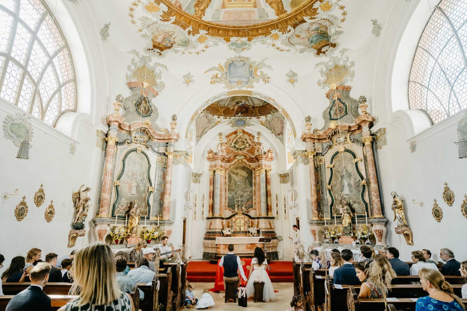 Totale der Spitalkirche Heilig Geist mit Blick bis zur Decke