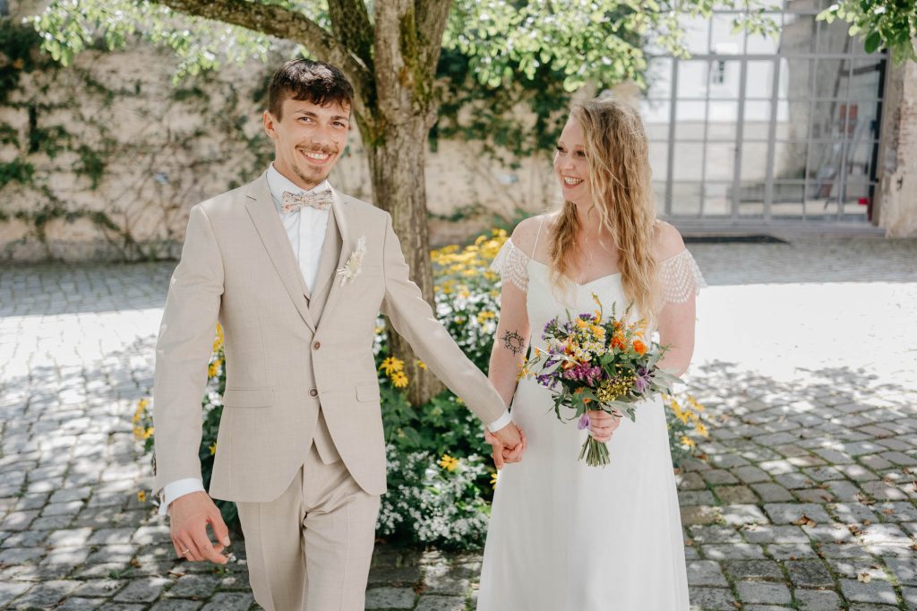 Authentisches Porträt von Bea und Kevin im Schlossgarten Lüntenbeck.