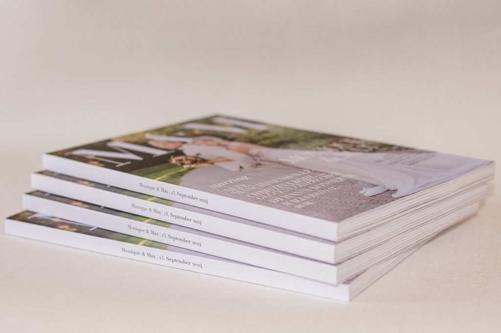 Mehrere Exemplare eines Magazins