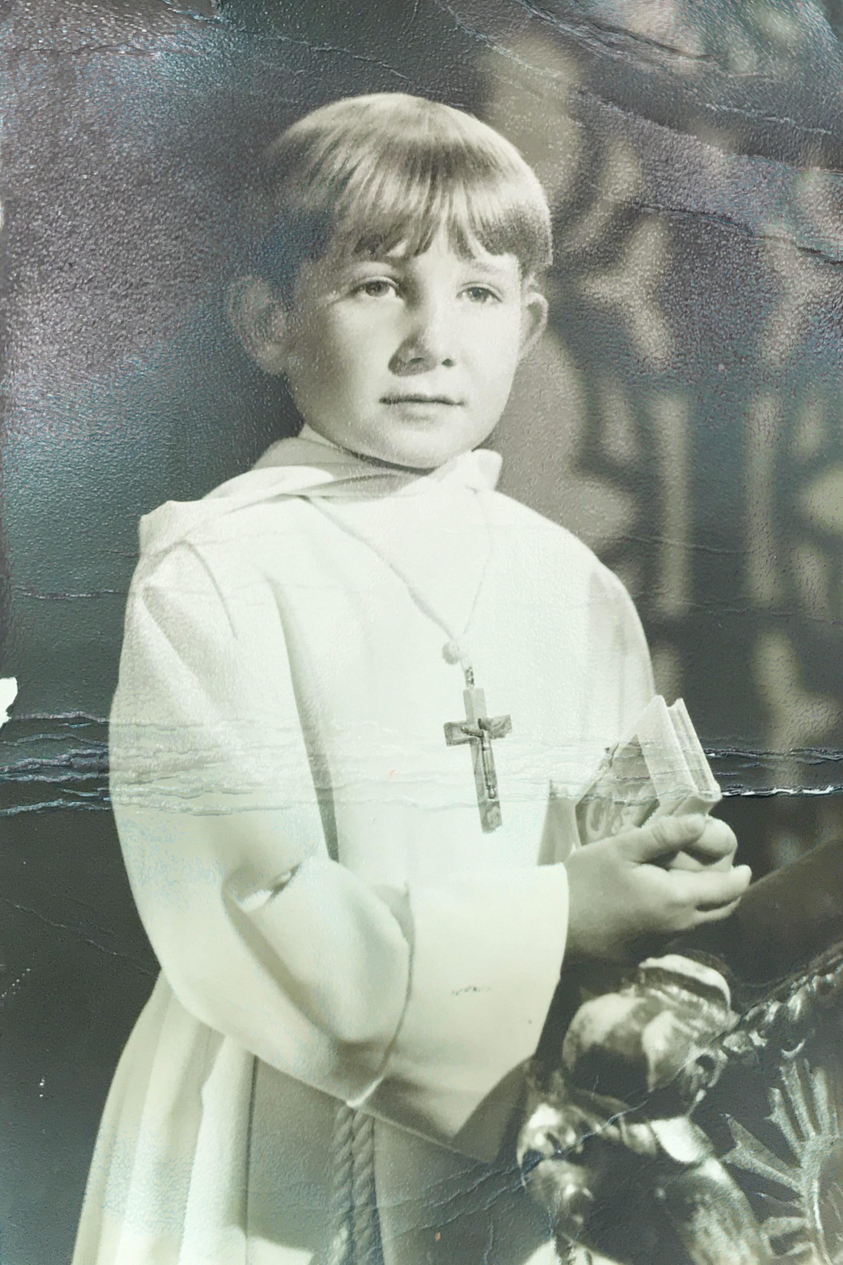Es gibt nur wenige Erinnerungen aus der Kindheit meiner Eltern. Hier eine von ganz wenigen, die meinen Papa als Kind zeigen.